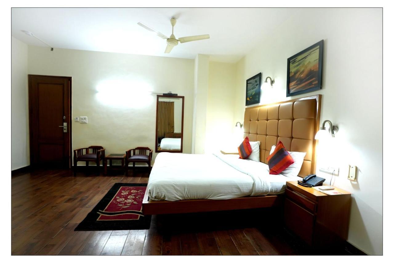 Hotel Oscar - Hauz Khas New Delhi Ngoại thất bức ảnh