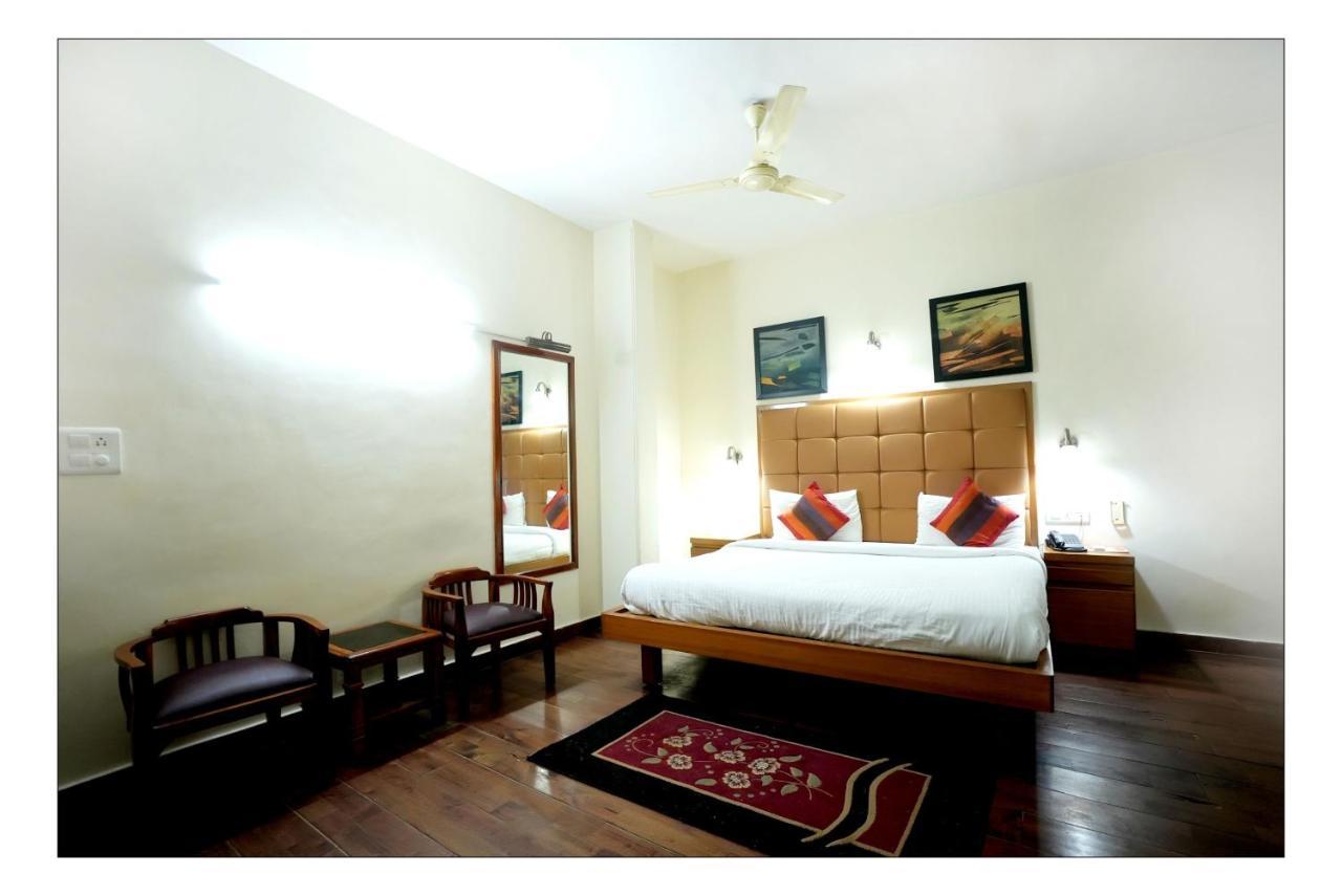 Hotel Oscar - Hauz Khas New Delhi Ngoại thất bức ảnh