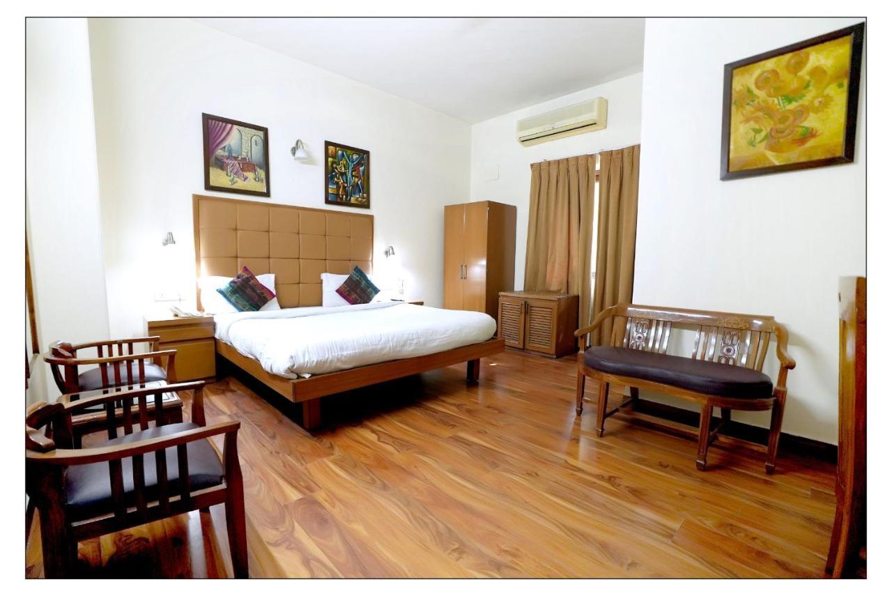 Hotel Oscar - Hauz Khas New Delhi Ngoại thất bức ảnh