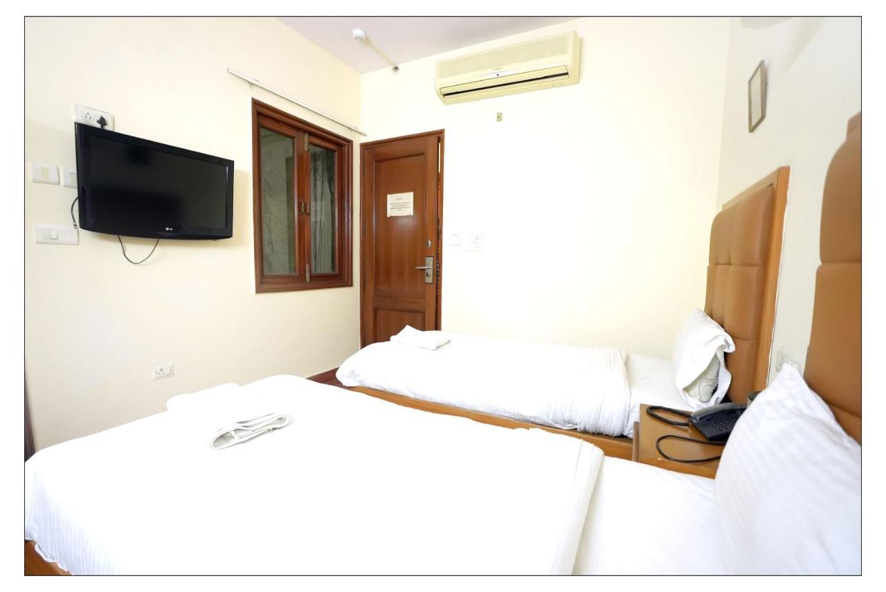 Hotel Oscar - Hauz Khas New Delhi Ngoại thất bức ảnh