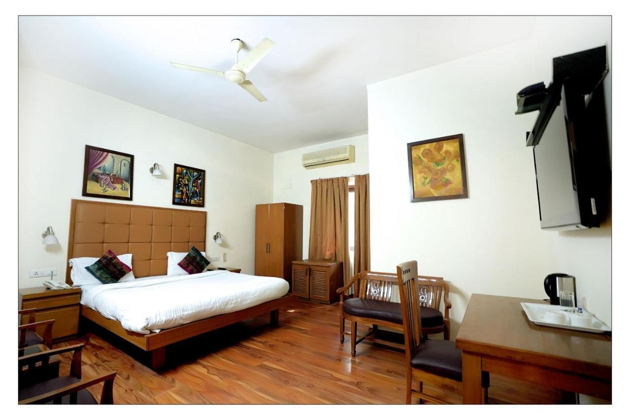 Hotel Oscar - Hauz Khas New Delhi Ngoại thất bức ảnh