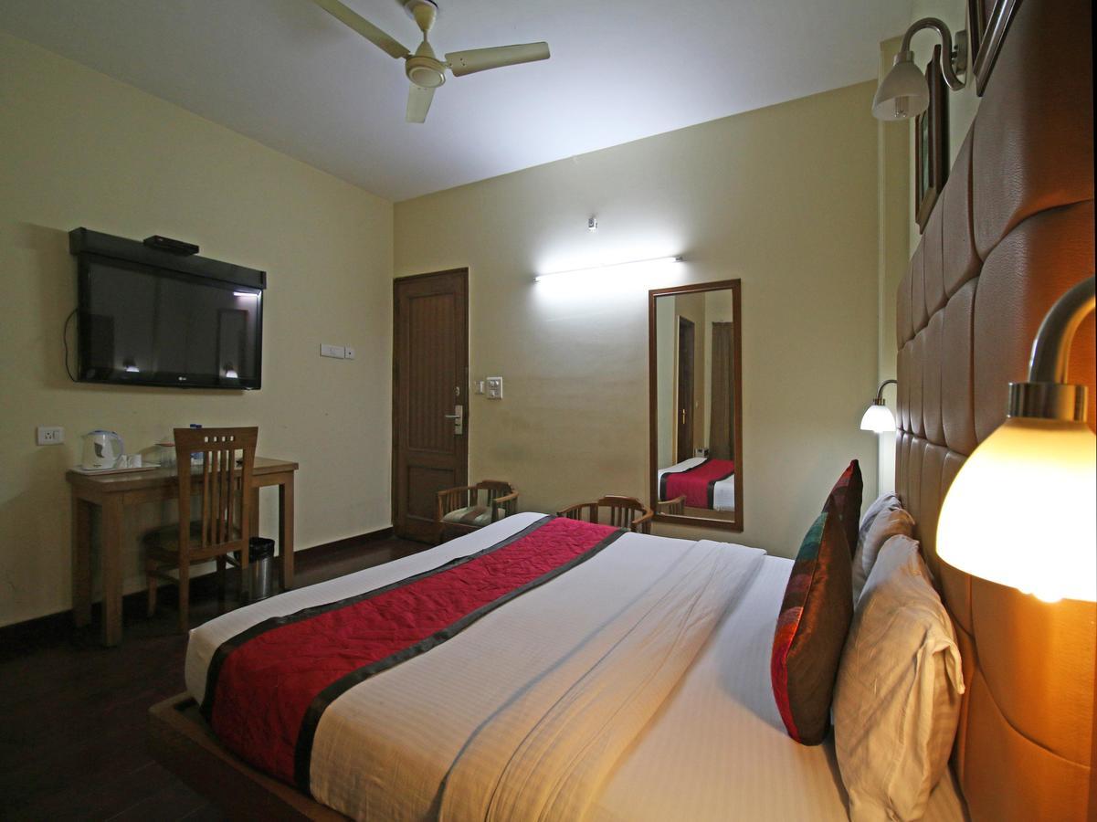 Hotel Oscar - Hauz Khas New Delhi Ngoại thất bức ảnh